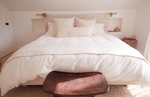3 bedrooms, desk, iron/ironing board, travel crib - Peaceful Light-Filled Guesthouse 1 Hour From NYC (Pound Ridge)