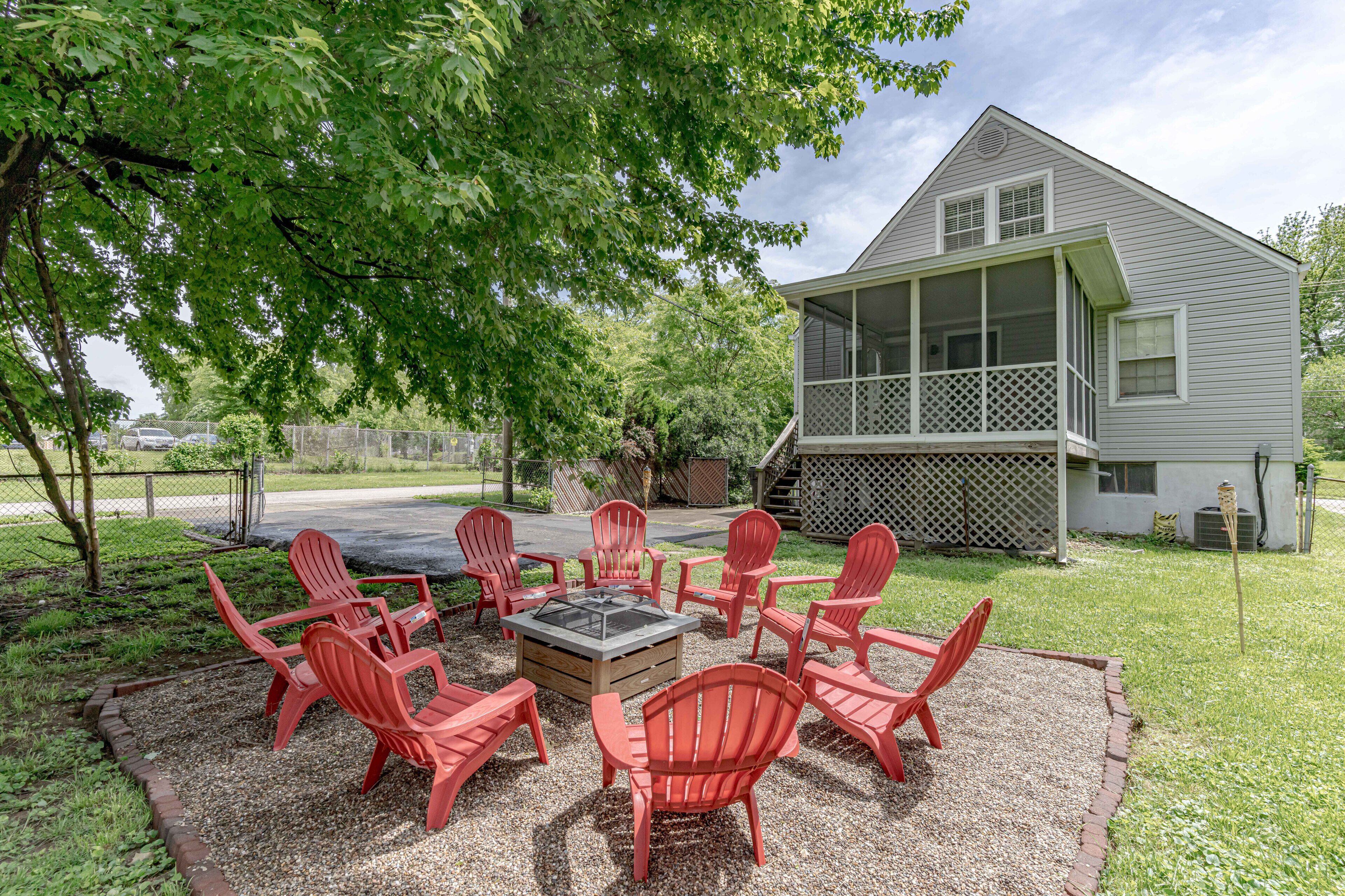 3BR w/ 6 beds close to EXPO/Derby/Downtown/Highlands/NULU