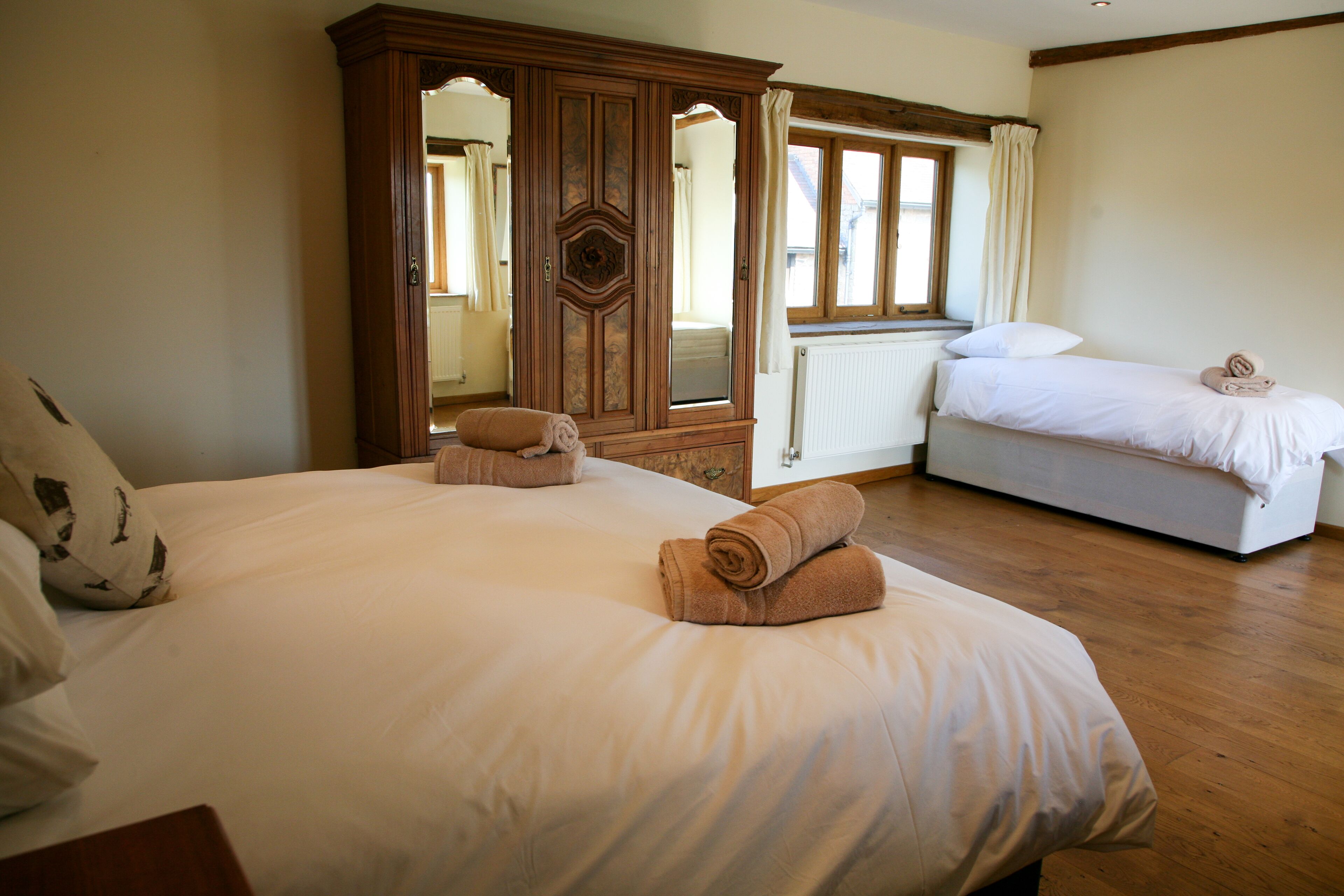 5 chambres, fer et planche à repasser, lit parapluie, Wi-Fi