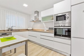 Réfrigérateur, micro-ondes, four, lave-vaisselle