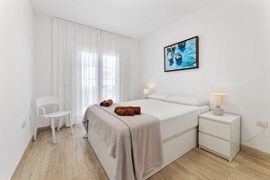 3 chambres, fer et planche à repasser, Wi-Fi gratuit, draps fournis