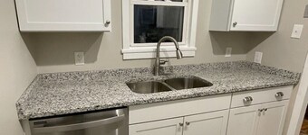 Renovated Old Village Charmer, 1 mile to Shem Creek