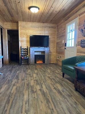 Interior - Cabin B at Smith Lake Alabama Cabins (Cullman)