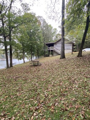 Property grounds - Cabin B at Smith Lake Alabama Cabins (Cullman)