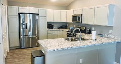 Modern Ultra Clean Patio Villa! Great location in the Villages!