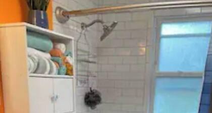Cheerful 4 bedroom home, in quite neighborhood