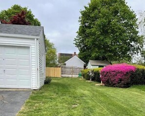 Property grounds - Cheerful 4 bedroom home, in quite neighborhood (Bridgeport)