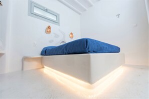 In-room safe, individually decorated, individually furnished, desk - Melesios Mykonos Town Studios (Mykonos)