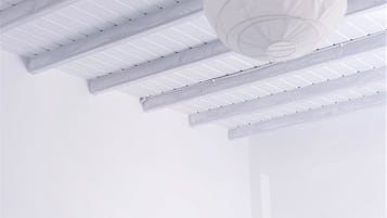 Caja de seguridad en la habitación y decoración personalizada