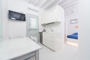 Hippocampus Studio | Brankas dan didekorasi berbeda-beda
