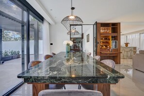 Exclusieve villa, 4 slaapkamers | Dineerruimte