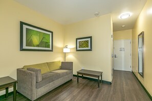 Living area - Ozone Inn & Suites (Ozone Park)