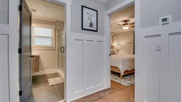 2 makuuhuonetta, silitysrauta/-lauta, vauvan matkasänky, Wi-Fi