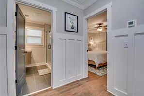 2 bedrooms, iron/ironing board, travel crib, WiFi - Luxury 2bd Cottage in Augusta (Augusta)