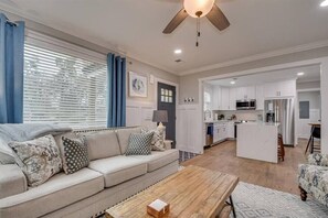 TV - Luxury 2bd Cottage in Augusta (Augusta)