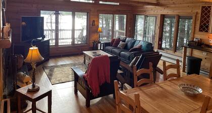 Lakefront Hemlock house on 3 acres, 5-Bdrm retreat on private lake, near casino
