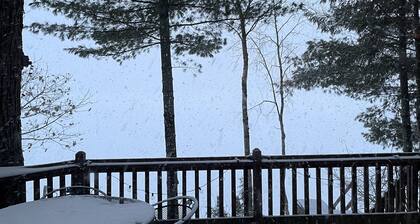 Lakefront Hemlock house on 3 acres, 5-Bdrm retreat on private lake, near casino