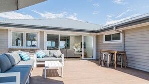 Outdoor dining - Salt and Light Mollymook (Mollymook Beach)