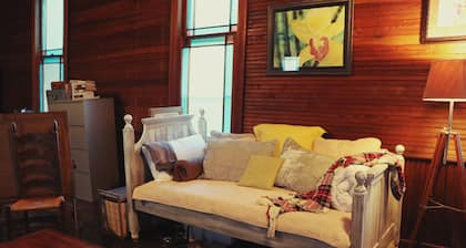 Remote One-Room Farm Church 1hr from Nashville!