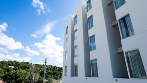A modern building with multiple floors and large windows. - Royal Delonix Hotel (Penuelas)