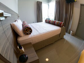 Standard Single Room | Free WiFi, bed sheets - Royal Delonix Hotel (Penuelas)