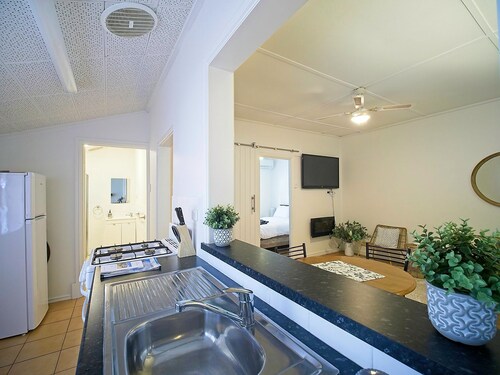 Sea Salt Apartment 1 ~ Short walk to beach! Free WiFi! newly decorated!