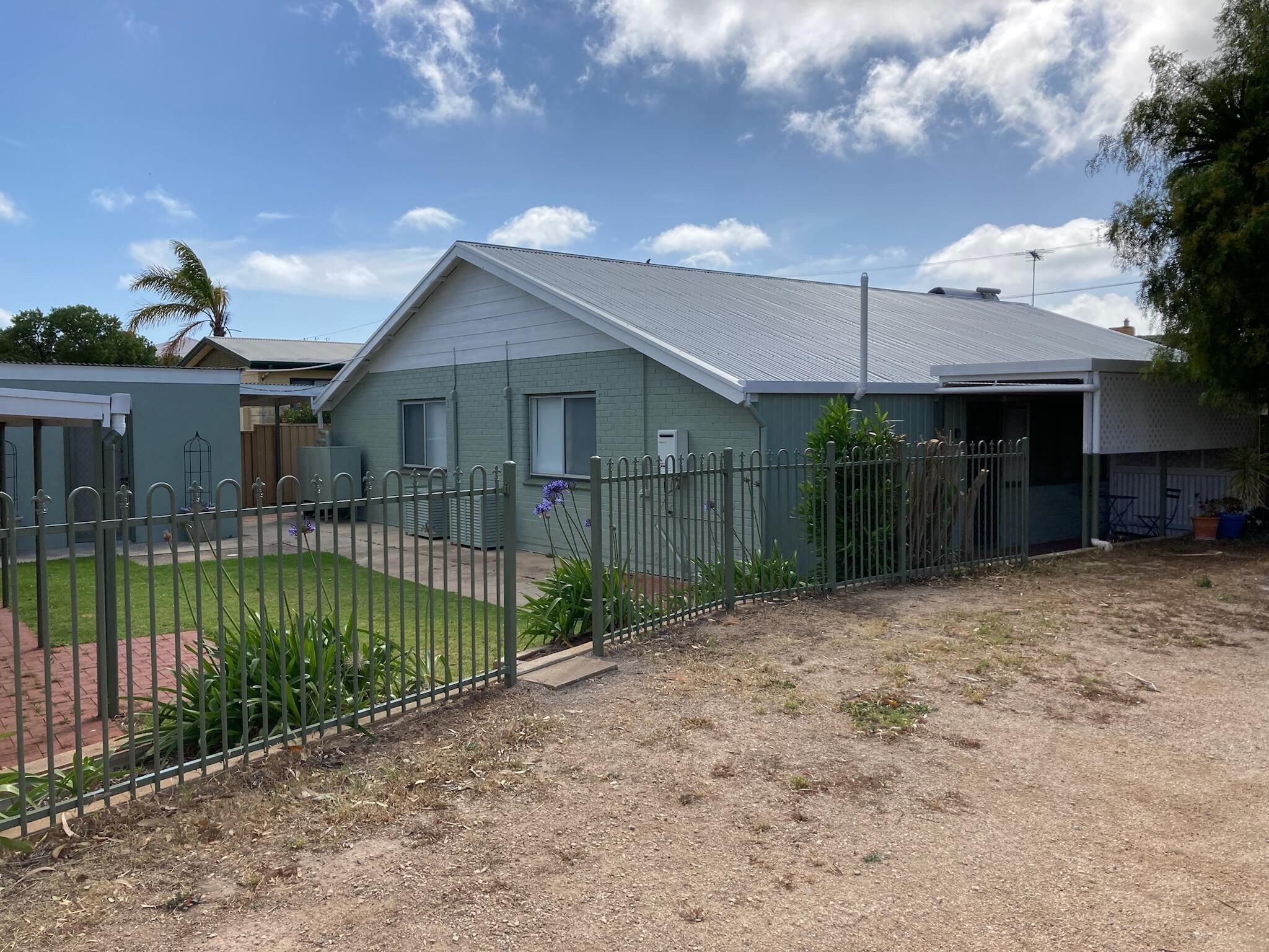 Sea Salt Apartment 1 ~ Short walk to beach! Free WiFi! newly decorated! — image 14