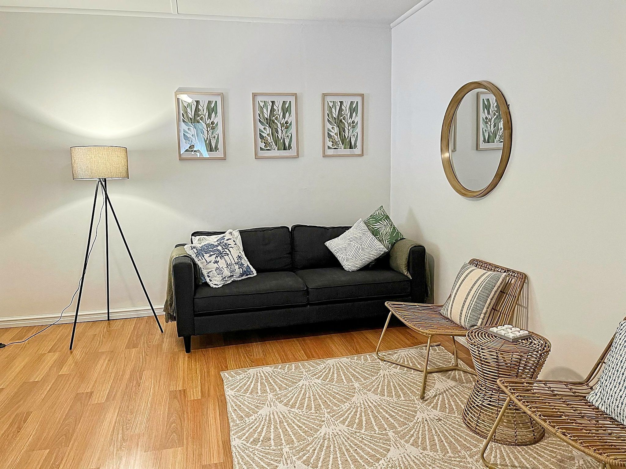 Sea Salt Apartment 2 ~ Short walk to beach! Free WiFi! newly decorated! — image 13