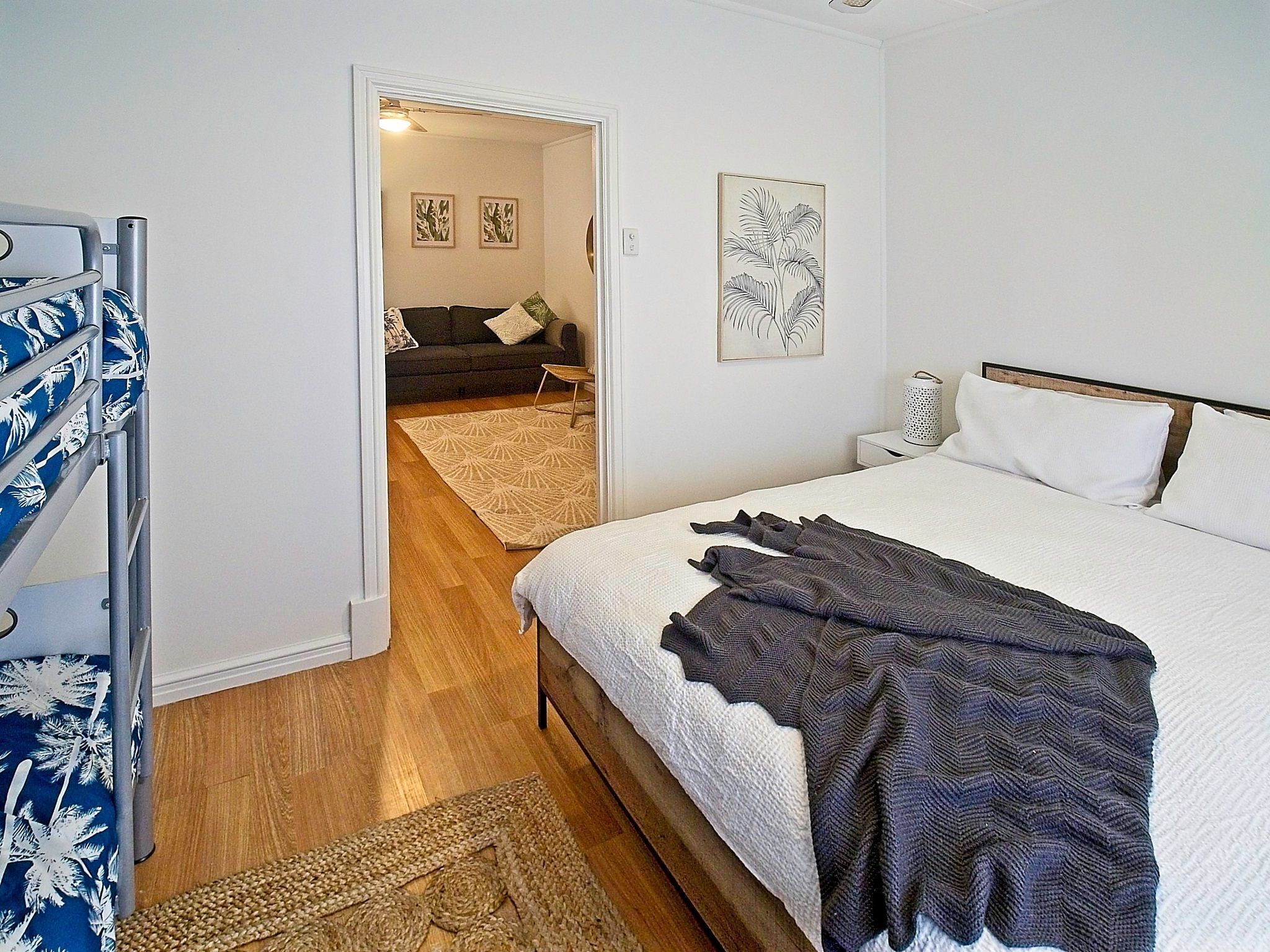 Sea Salt Apartment 2 ~ Short walk to beach! Free WiFi! newly decorated! — image 7
