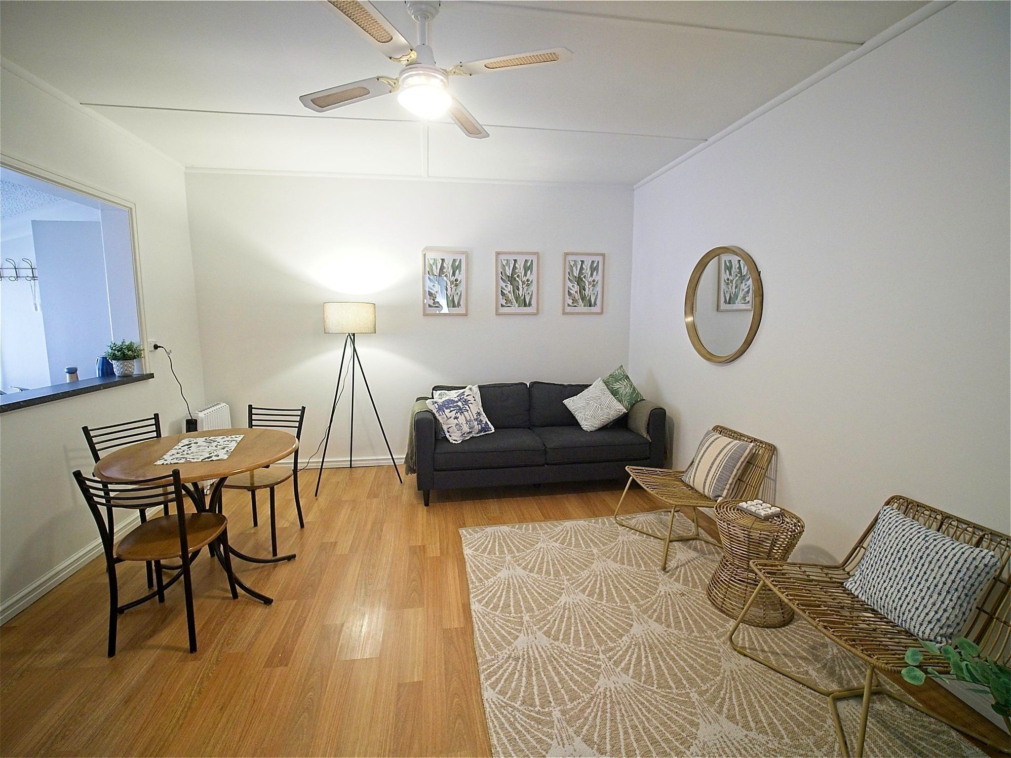 Sea Salt Apartment 2 ~ Short walk to beach! Free WiFi! newly decorated! — image 12