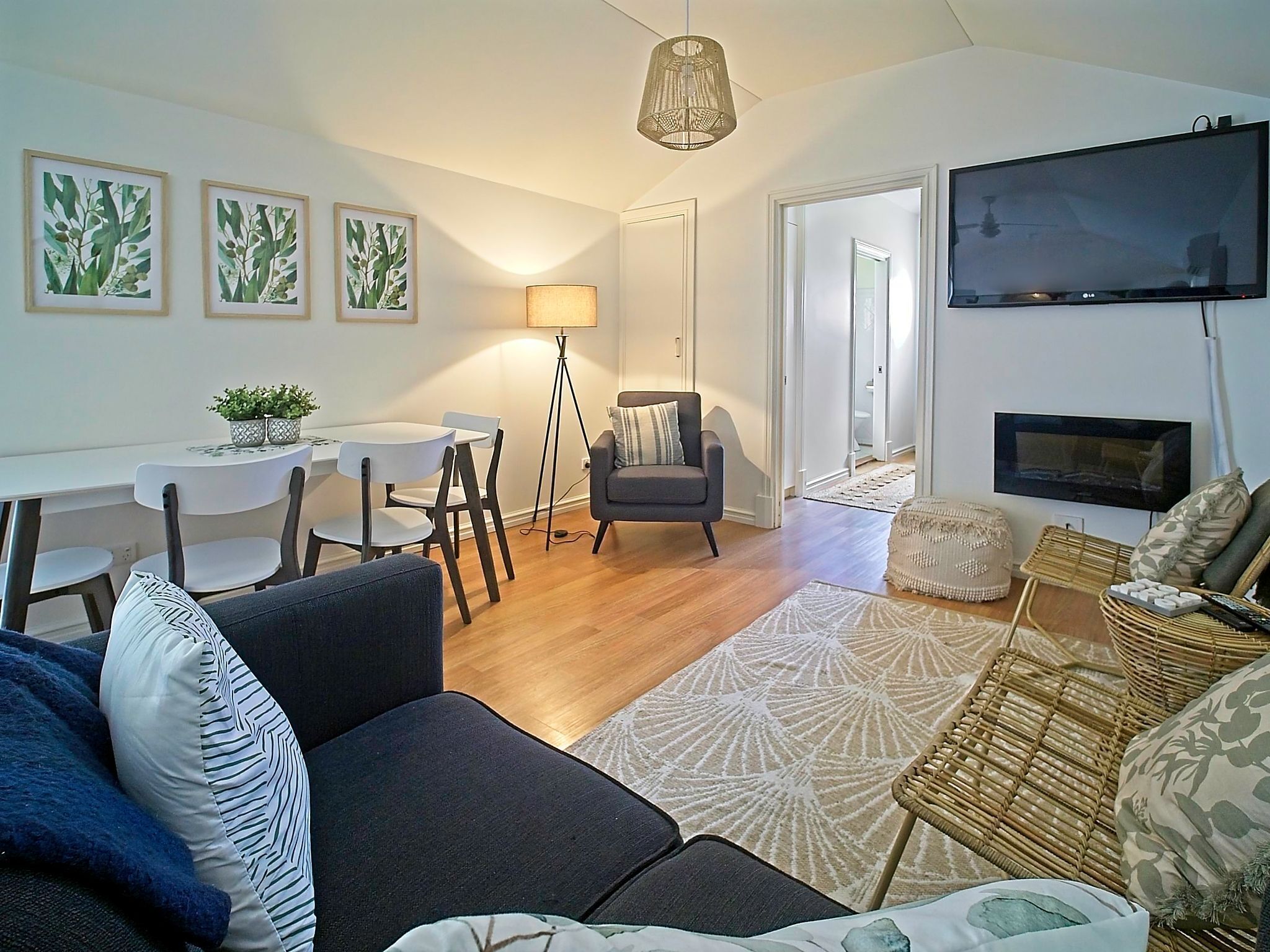 Sea Salt Apartment 3 - Short walk to beach! Free WiFi! newly decorated! — image 13