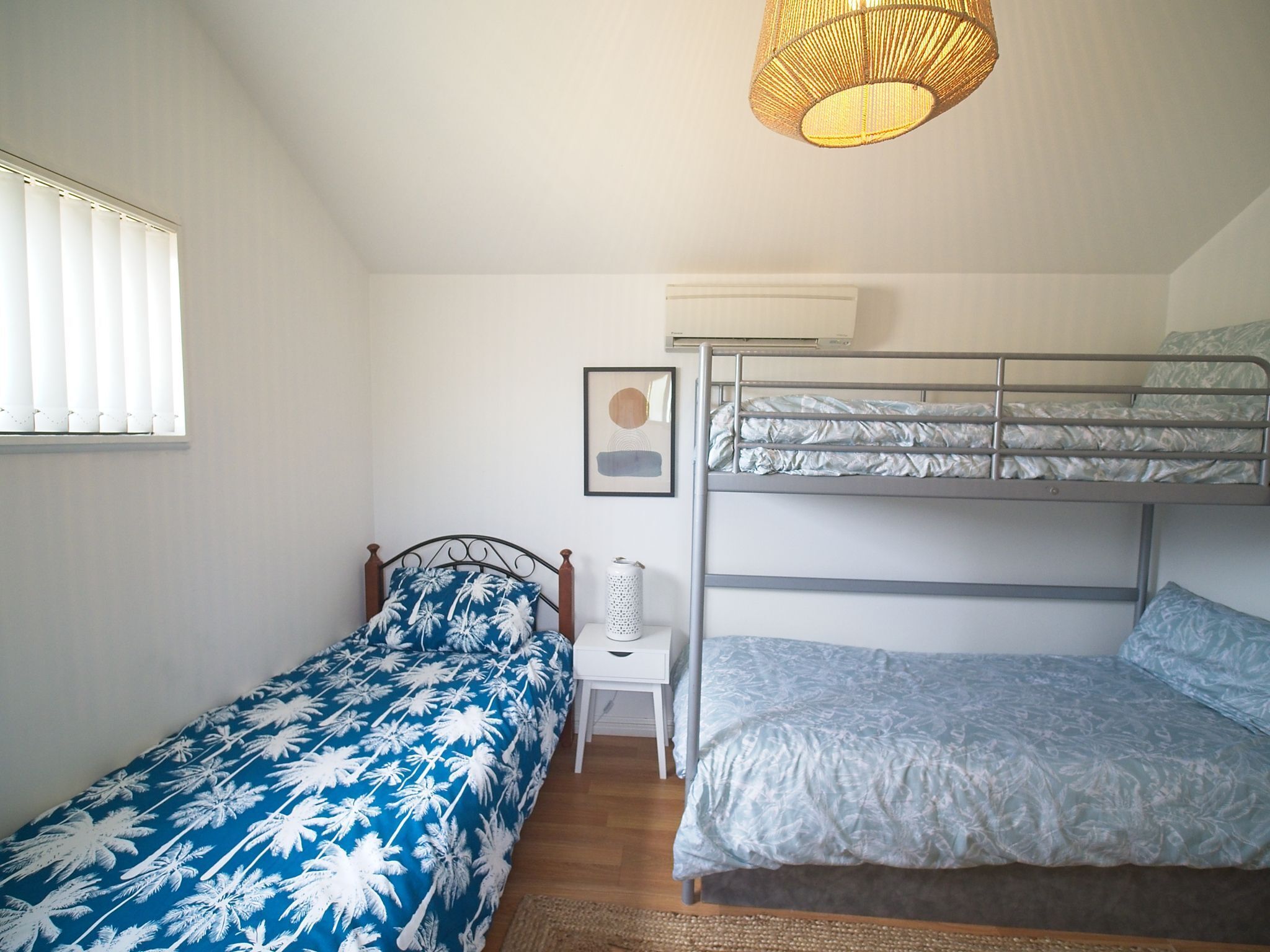 Sea Salt Apartment 3 - Short walk to beach! Free WiFi! newly decorated! — image 8