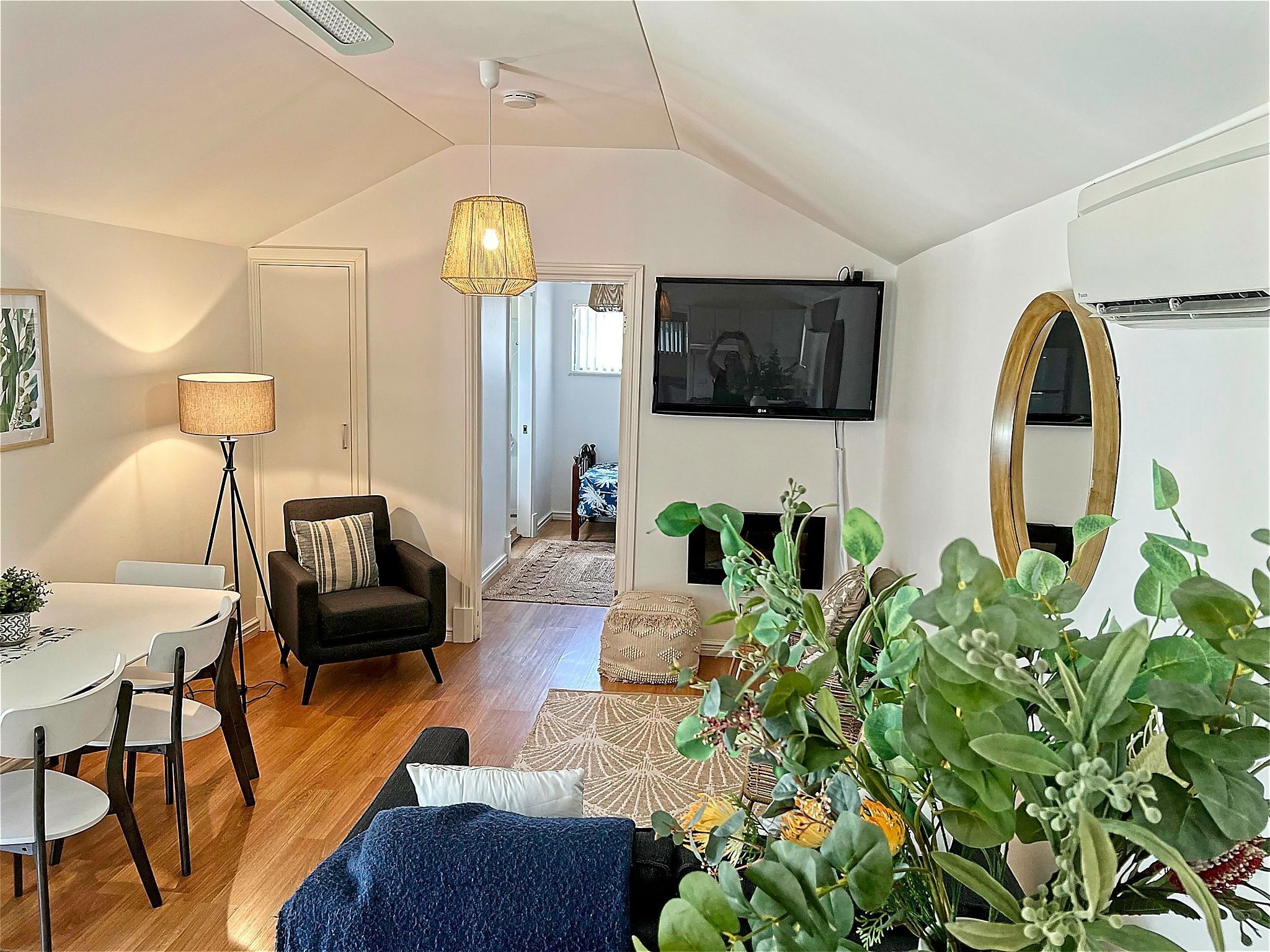 Sea Salt Apartment 3 - Short walk to beach! Free WiFi! newly decorated! — image 14