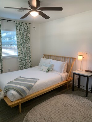 2 habitaciones, tabla de planchar con plancha, wifi y ropa de cama 