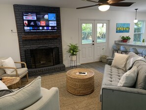 Televisión y oficina 