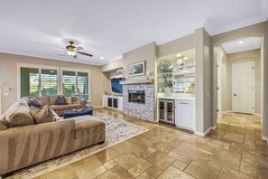 TV, fireplace, table tennis, stereo - THE PERFECTION/5BR-3BA/HUGE POOL (Indio)