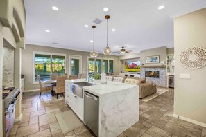 Fridge, microwave, oven, stovetop - THE PERFECTION/5BR-3BA/HUGE POOL (Indio)