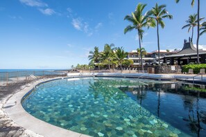 2 piscinas al aire libre, sillones reclinables de piscina
