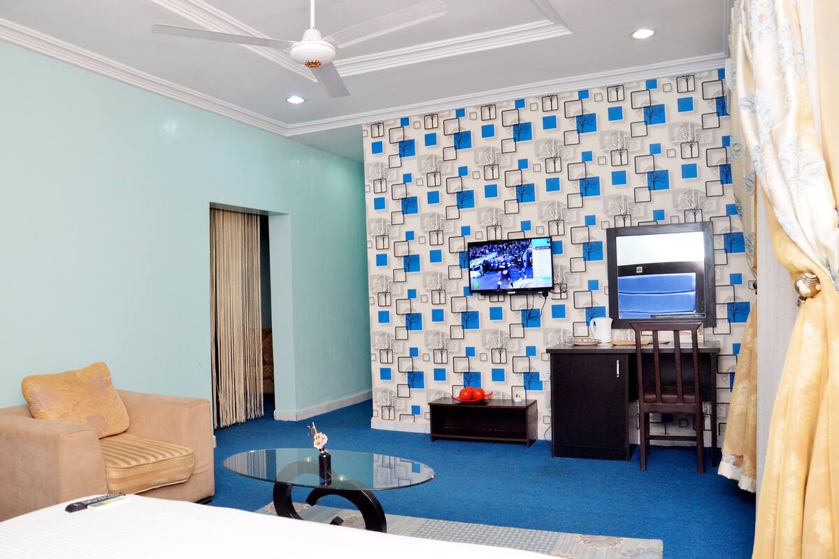 Royal Single Room | Living area