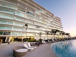 Outdoor pool, a heated pool