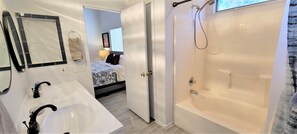 Combined shower/bathtub - Dad's Big House (Phoenix)