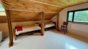 3 bedrooms, desk, free WiFi, bed sheets