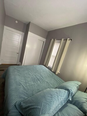 3 bedrooms, desk, iron/ironing board, free WiFi