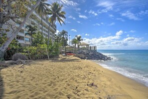 Beach nearby - Pelican Reef 703 Beachfront Penthouse with Ocean and Sunset Views (Stella)