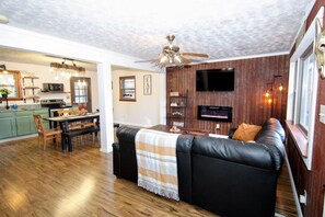 Smart-TV, Kamin, Tischfußball