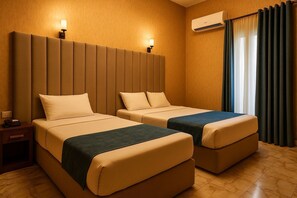 Superior Double or Twin Room | Desk