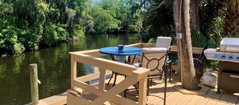 Relaxing Riverfront Retreat