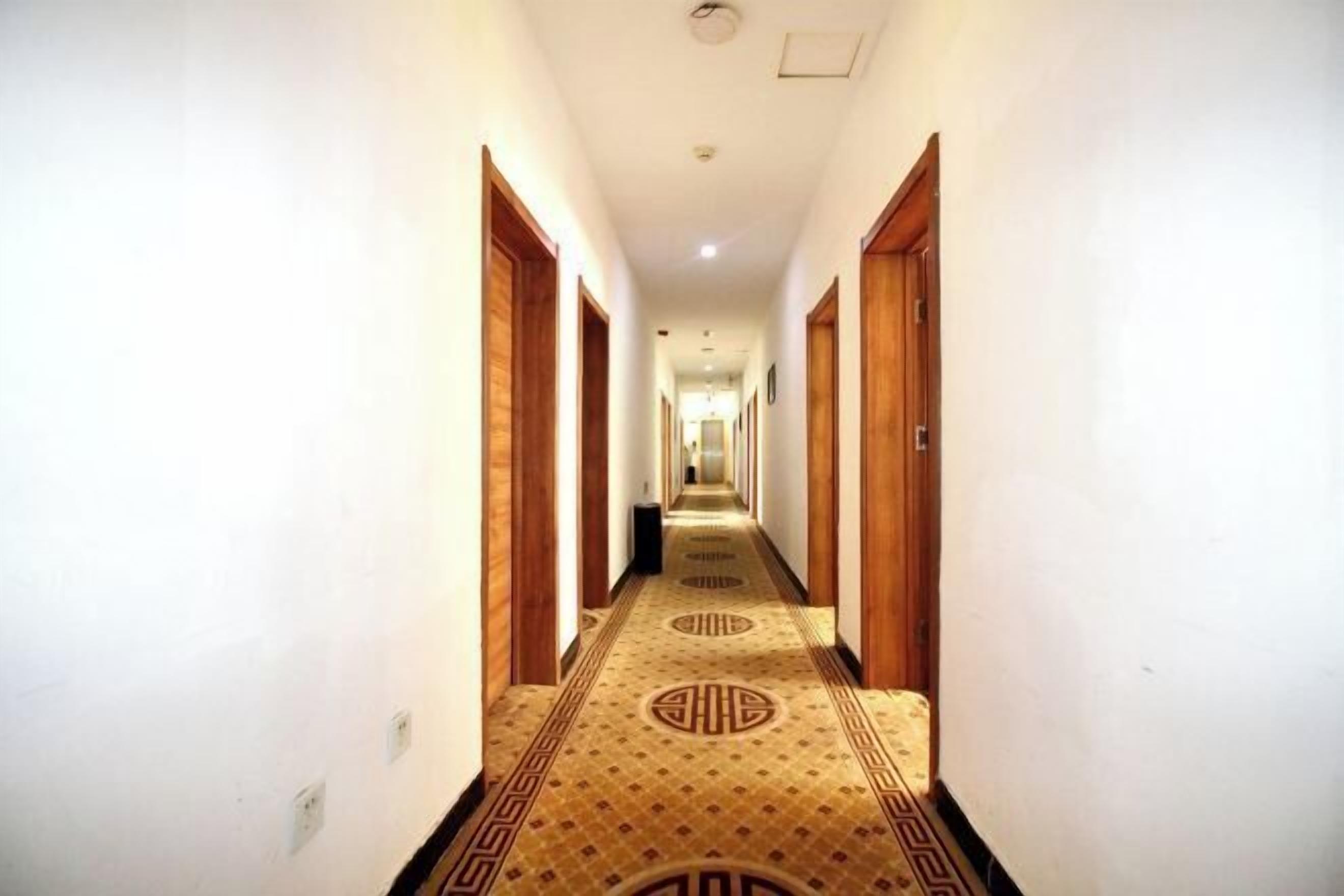 المنشأة من الداخل