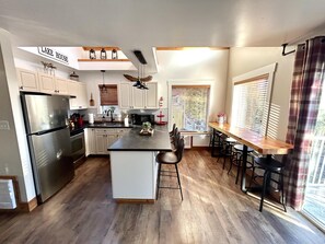 Refrigerador, microondas, horno, placa de cocina