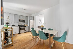 Dining - Hoboken Brand New 4 Beds 3 full baths (Jersey City)